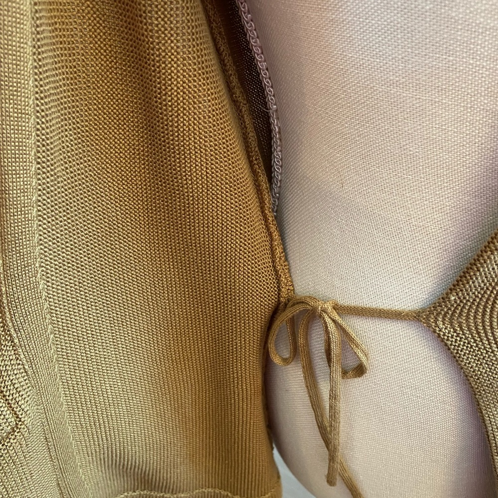 Lauren Ralph Lauren knit wrap vest with leather tab. Size petite small - Picture 3 of 6